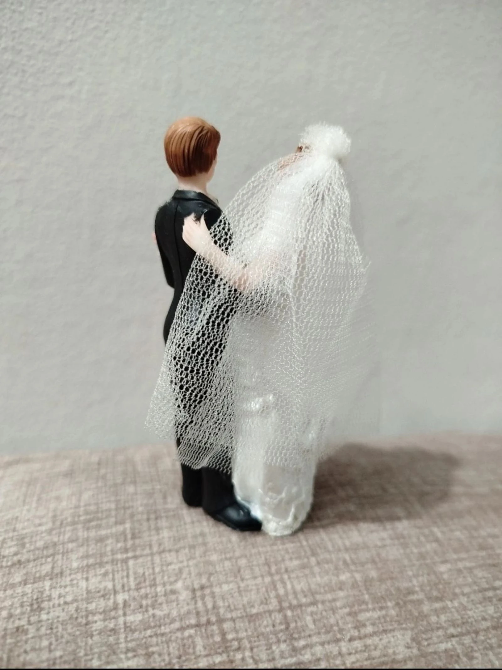 Wedding cake topper – bride and groom – photo 2